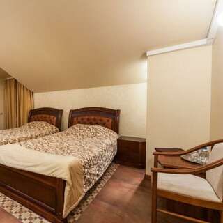 Гостиница Крон Отель Москва Полулюкс с двумя кроватями-1